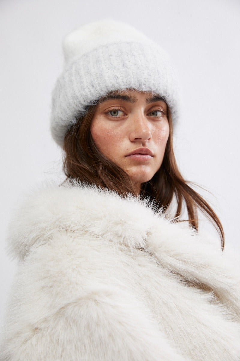 Free People - Forever Fuzzy Beanie in Icing – Blue Ox Boutique display picture 3