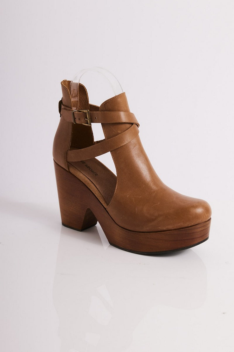 Free People Cedar Leather Clog in Tan Leather