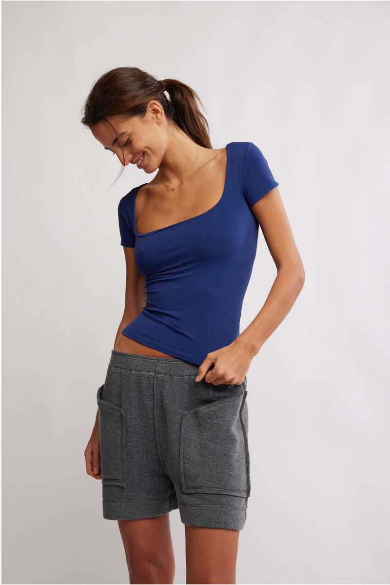 (取寄) フリーピープル レディース クリーン ラインズ ベビー ティー Free People women Clean Lines Baby Tee Indigo Pura Free People Women's Clean Lines Baby Tee, Black at Amazon