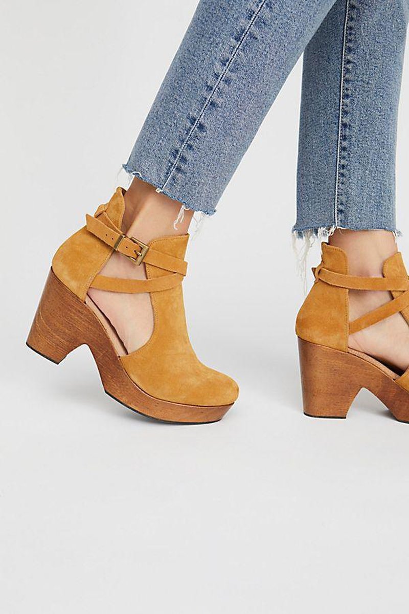 Free People Cedar Clog in Taupe Suede – Blue Ox Boutique