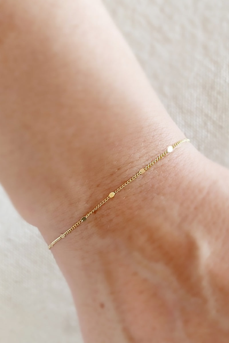 GoldFi - Curb Bracelet with Pressed Details in Gold - 1mm