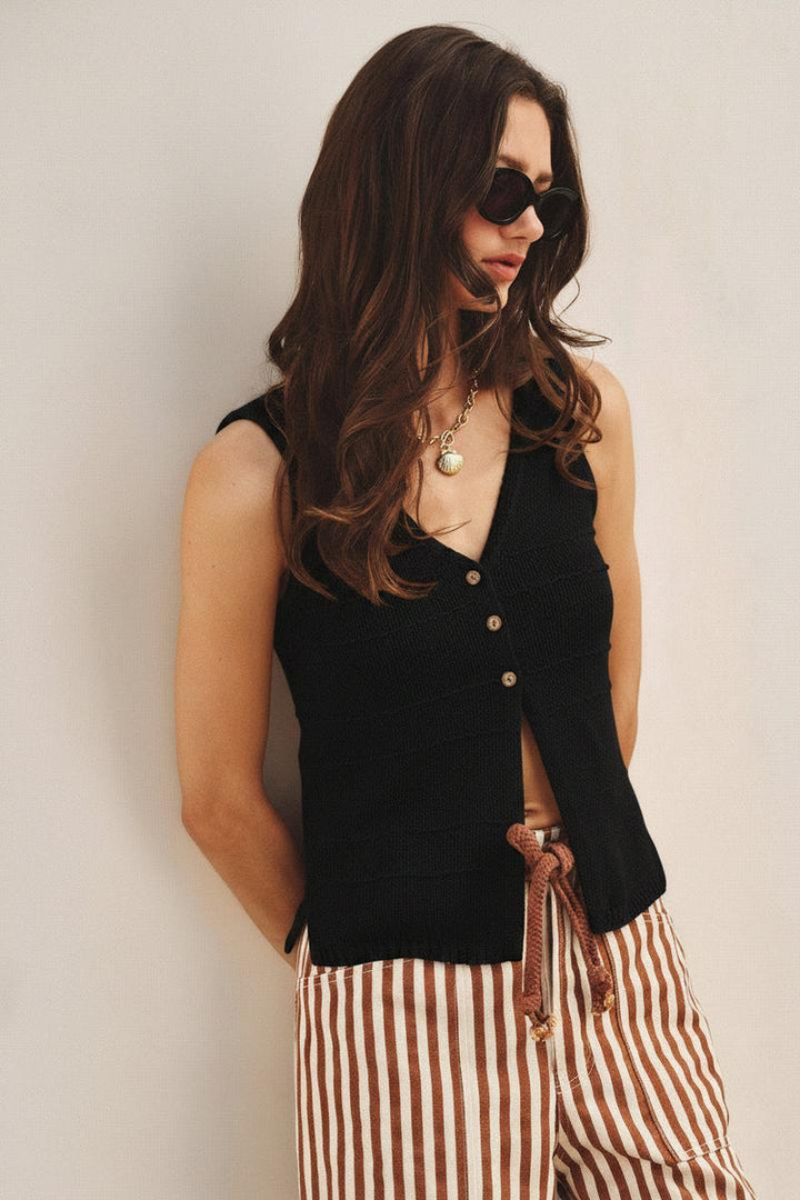 Urban Daizy - Open Knit Button Front Vest Top With V-Neckline