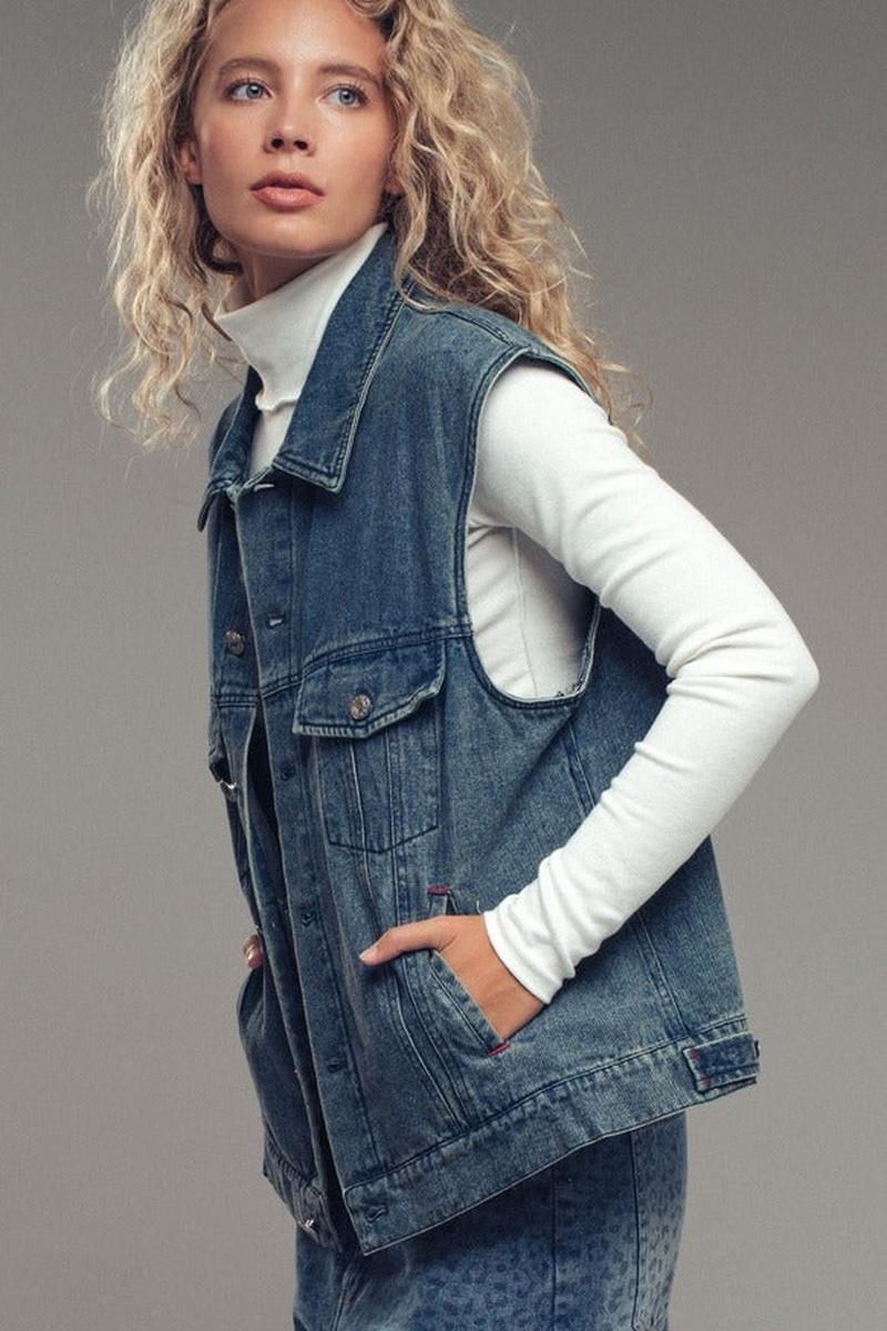 Urban Daizy - Western Sunset Embroidered Denim Vest in Denim Blue