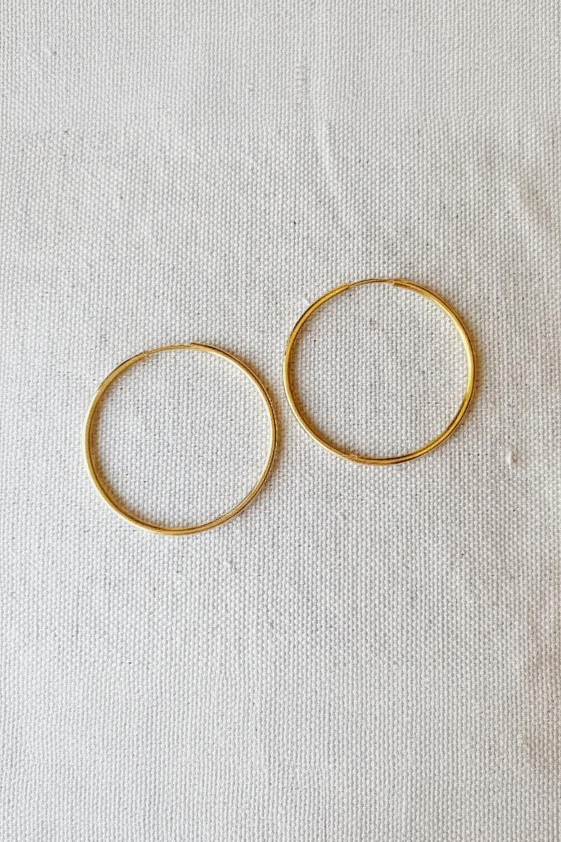 GoldFi - Hollow Continuous Hoop Earrings in Gold - 40mm