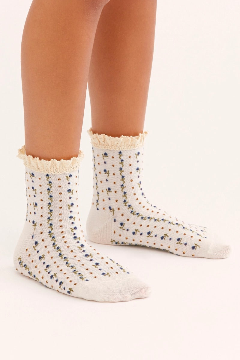 Free People - Rosebud Waffle Knit Ankle Socks in Ivory