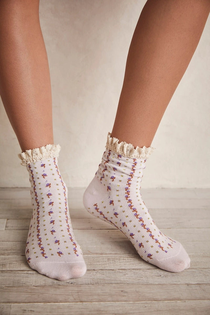 Free People - Rosebud Waffle Knit Ankle Socks in Heavenly Pink