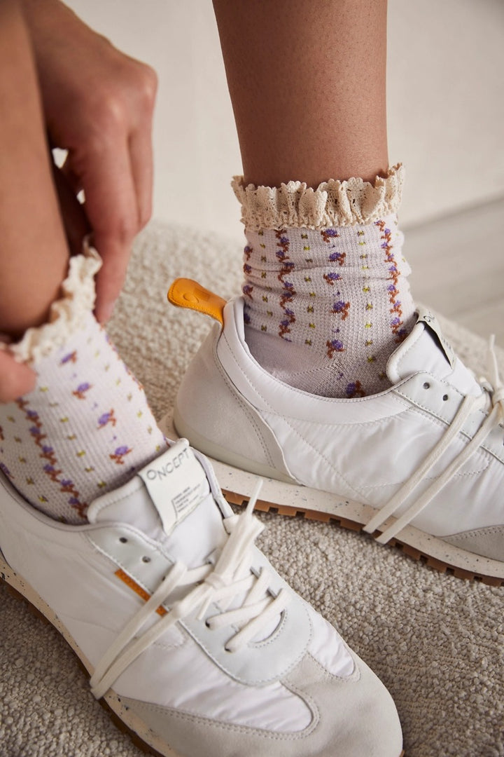 Free People - Rosebud Waffle Knit Ankle Socks in Heavenly Pink