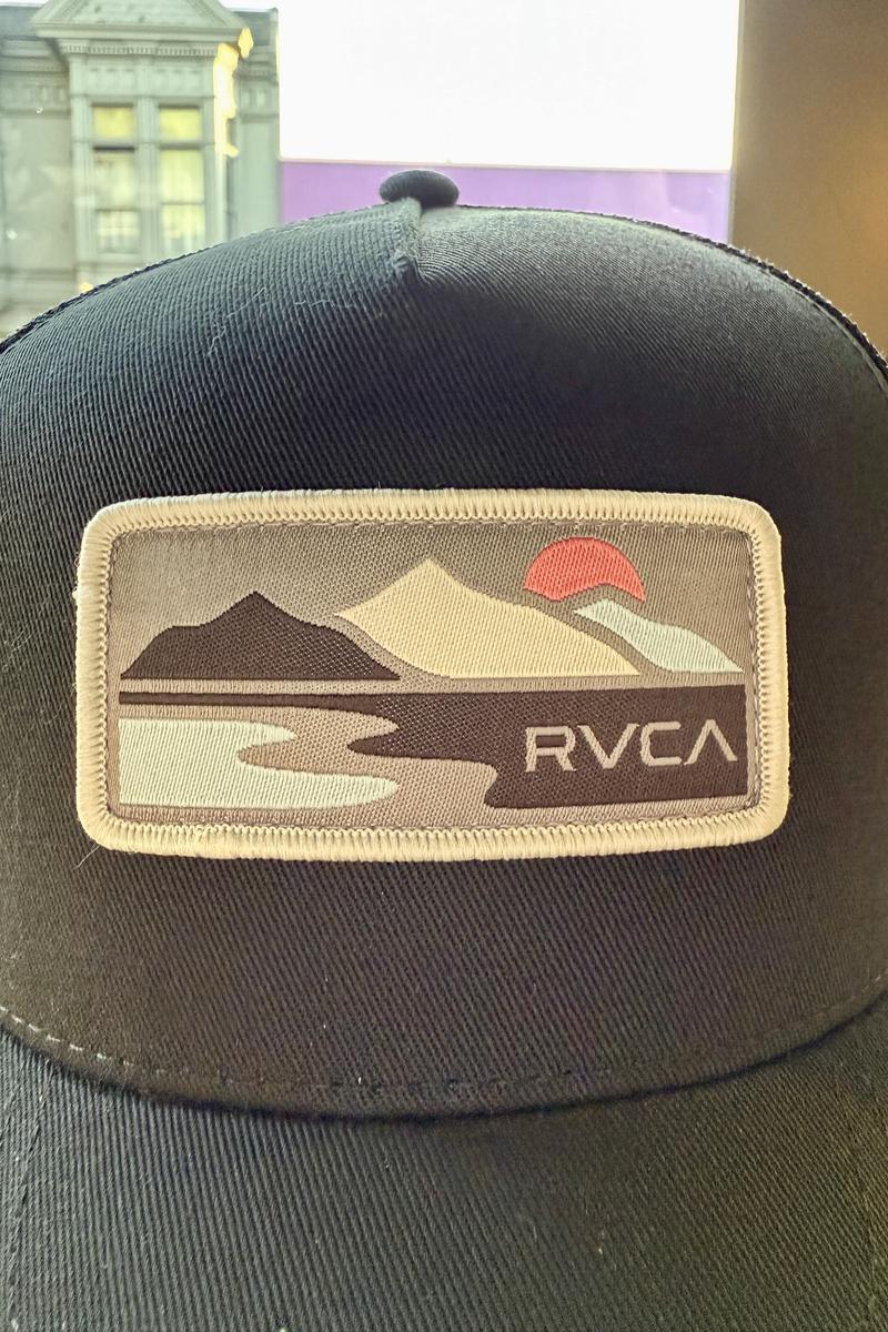 RVCA - Peak Cove Curved Trucker Hat in Black