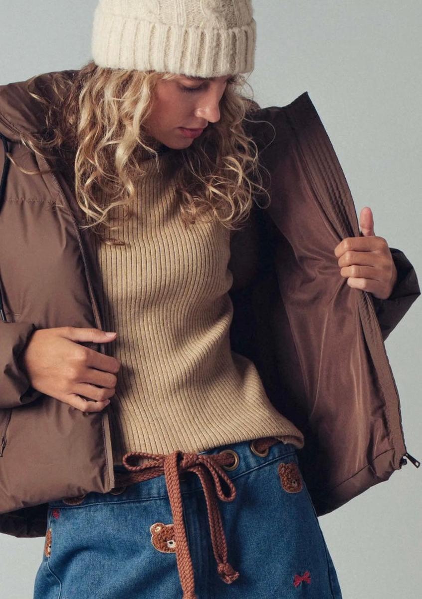 Urban Daizy - Cozy Drawstring Hooded Puffer Jacket in Chocolate