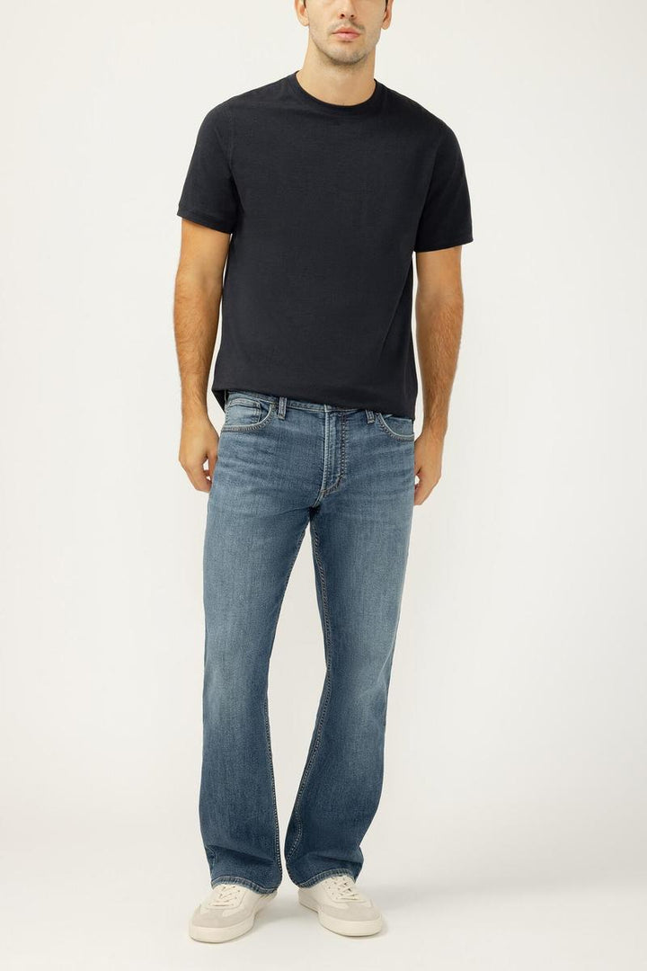 Silver Jeans Co. - Zac Relaxed Fit Straight Leg Knit Flex Jeans