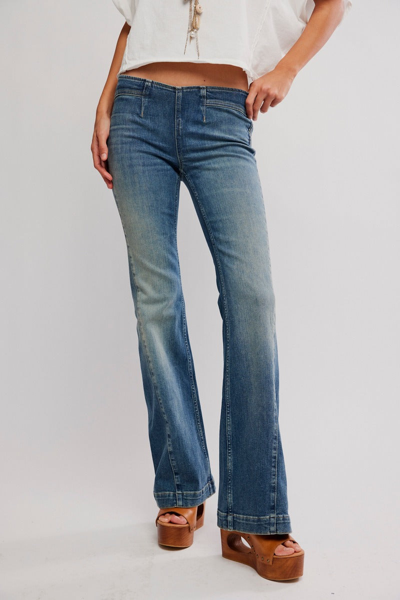 Free People - We The Free Alamo Low-Rise Flare Jeans in Stonehenge