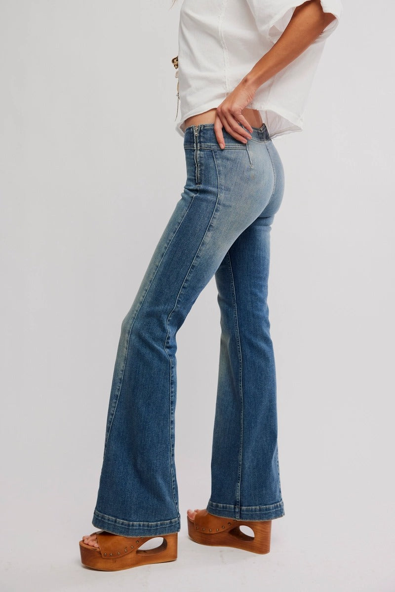 Free People - We The Free Alamo Low-Rise Flare Jeans in Stonehenge