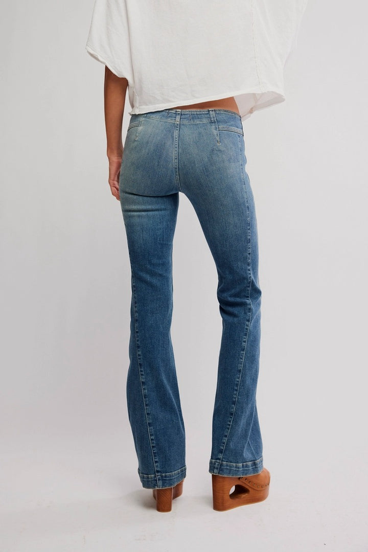 Free People - We The Free Alamo Low-Rise Flare Jeans in Stonehenge