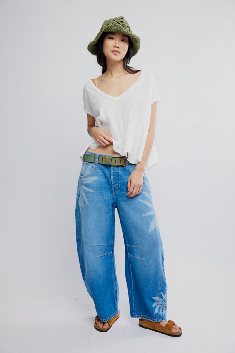 Free People - We The Free Good Luck Mid Rise Barrel Jeans in Sun Fade