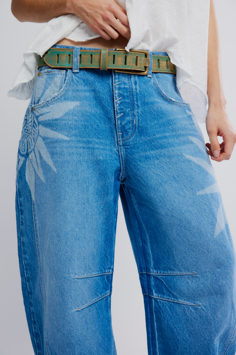 Free People - We The Free Good Luck Mid Rise Barrel Jeans in Sun Fade