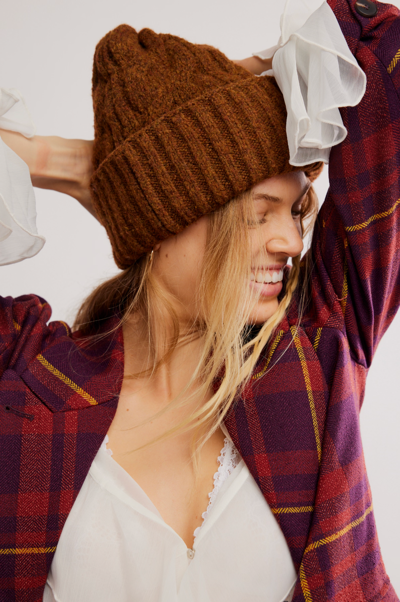 Free People - Coastline Beanie in Coffee