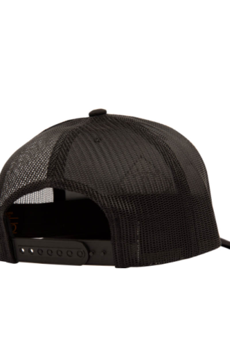 Salty Crew - Sealine Retro Trucker Hat in Black