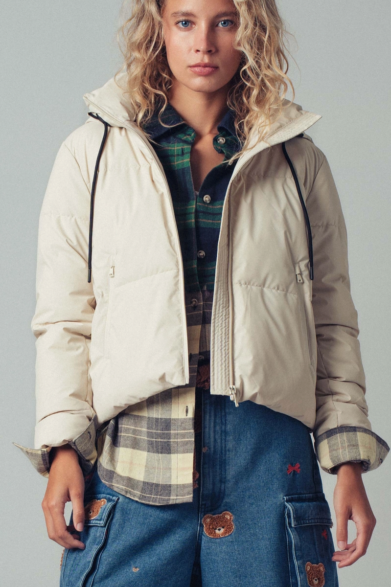 Urban Daizy - Cozy Drawstring Hooded Puffer Jacket in Cream