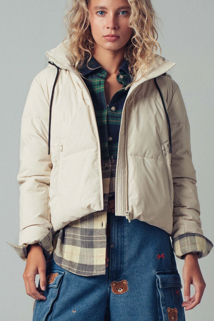 Urban Daizy - Cozy Drawstring Hooded Puffer Jacket in Cream