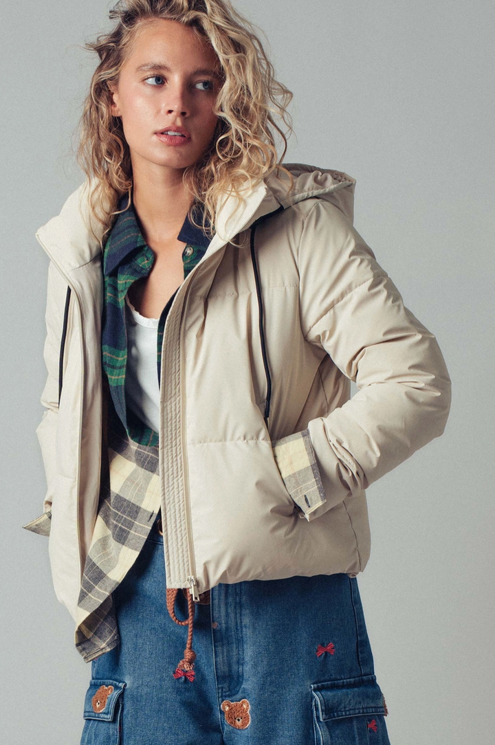 Urban Daizy - Cozy Drawstring Hooded Puffer Jacket in Cream