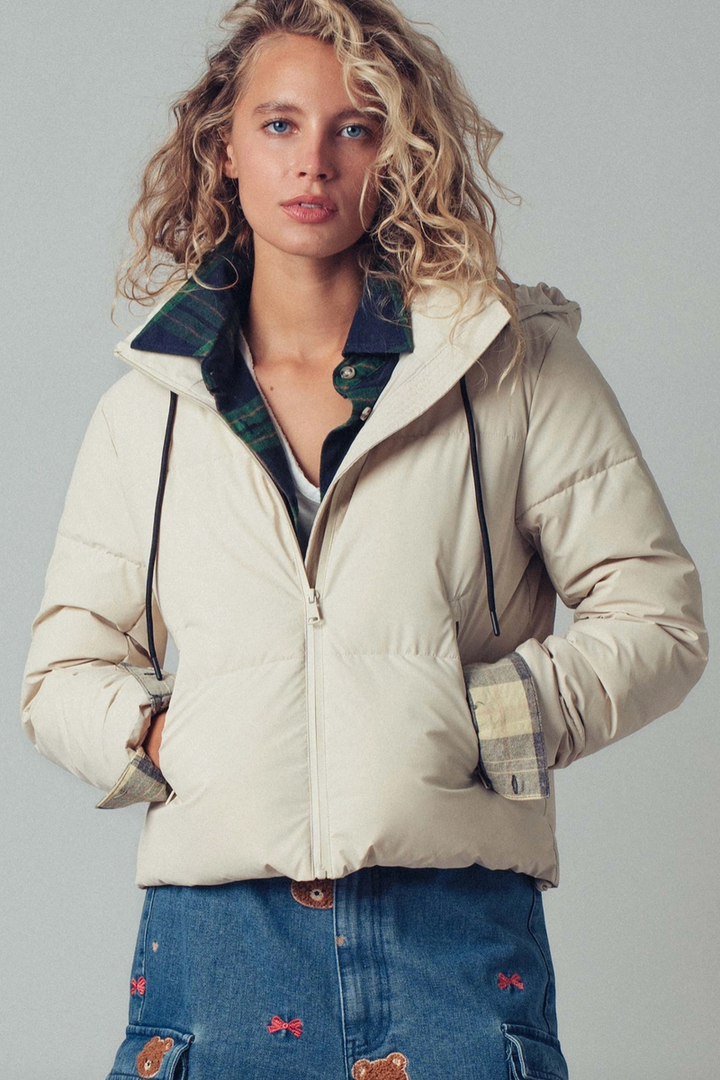 Urban Daizy - Cozy Drawstring Hooded Puffer Jacket in Cream