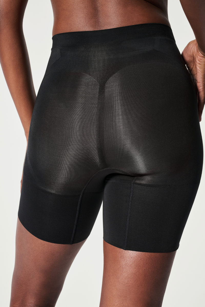SPANX - Oncore Mid-Thigh Short in Very Black