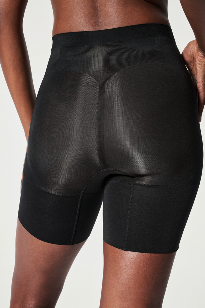 SPANX - Oncore Mid-Thigh Short in Very Black