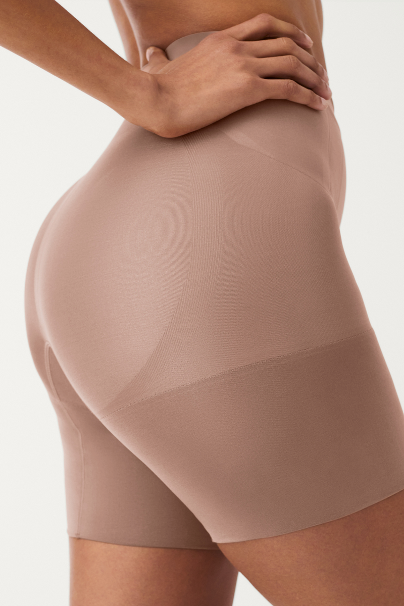SPANX - Oncore Mid-Thigh Short in Cafe Au Lait