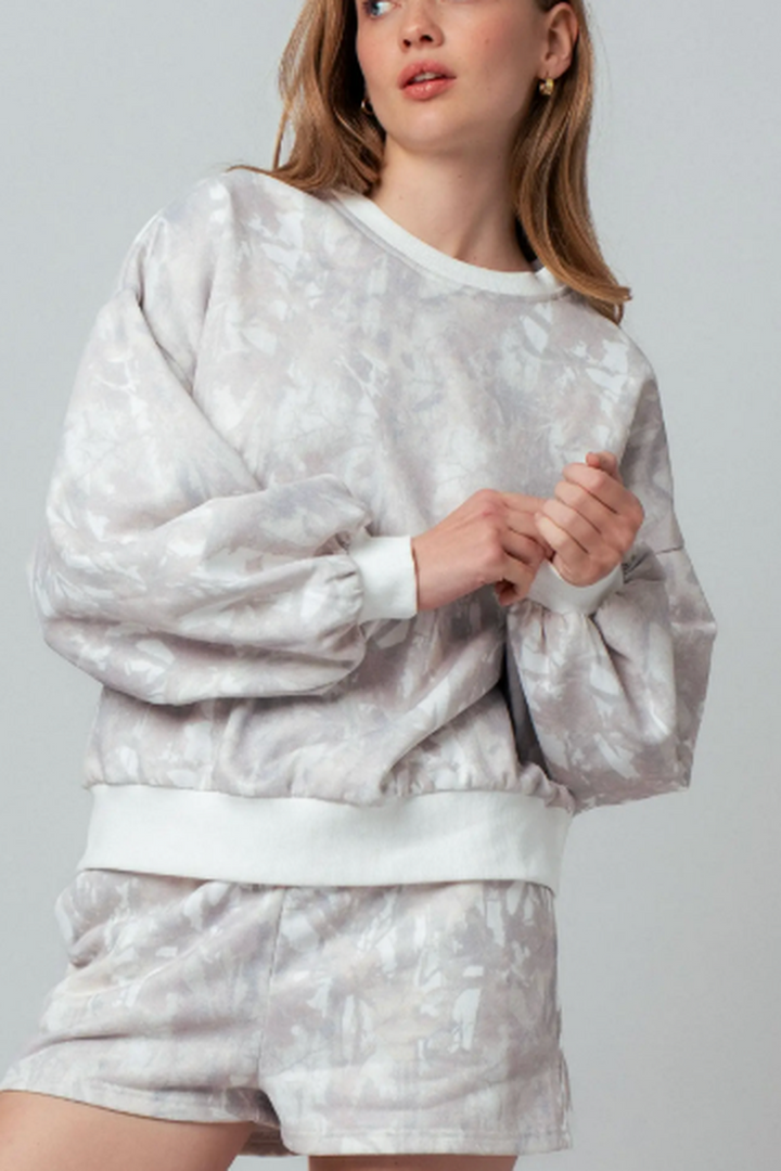 Urban Daizy - Relaxed Fit Leaf Print Sweatshirt/Short Set in Light Khaki