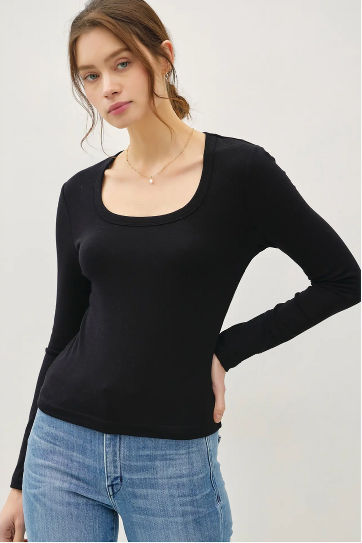 Be Cool - Basic Scoop Neck Long Sleeve Tee in Black