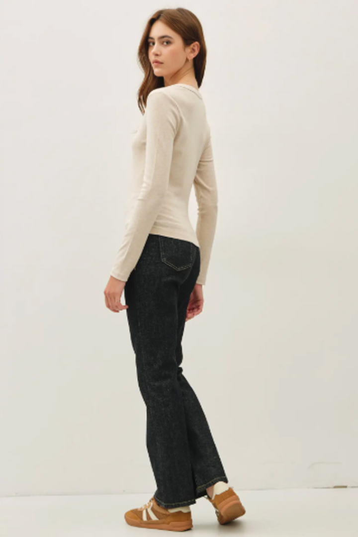 Be Cool - Basic Scoop Neck Long Sleeve Tee in Oatmeal