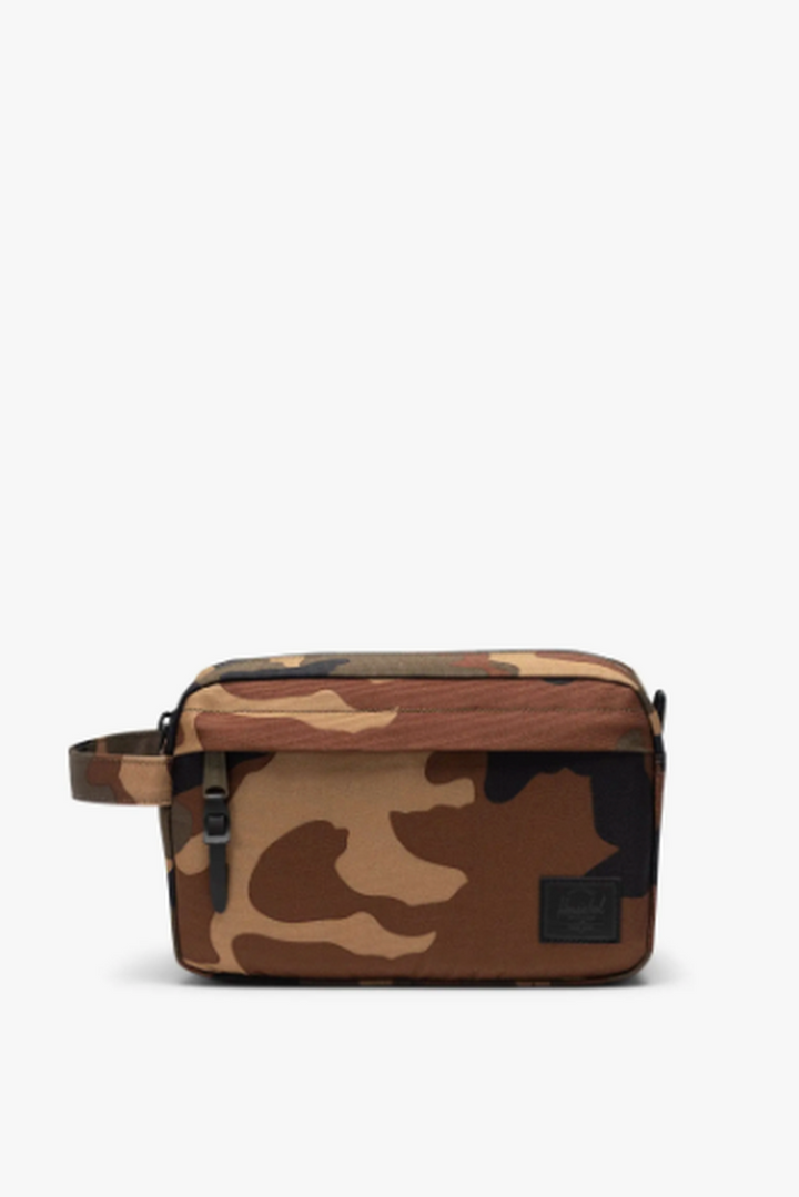 Herschel - Chapter Travel Kit in Woodland Camo/Black Label