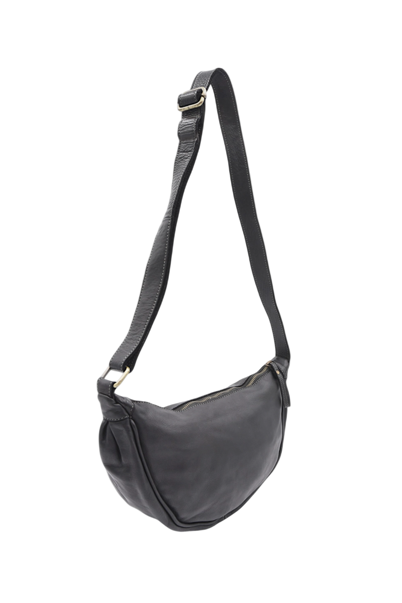 Bolsa Nova - Hug Hobo in Black