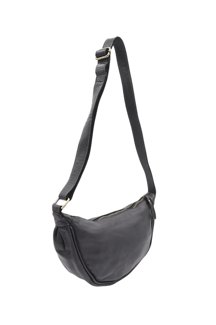 Bolsa Nova - Hug Hobo in Black
