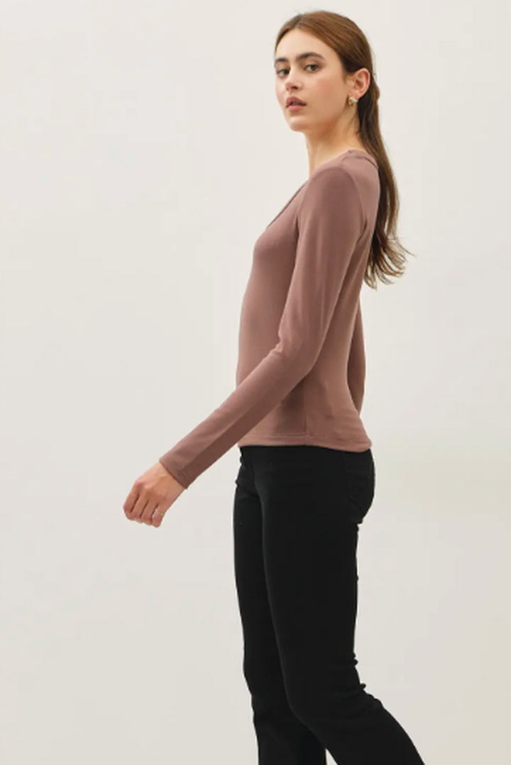 Be Cool - Basic Scoop Neck Long Sleeve Tee in Brown