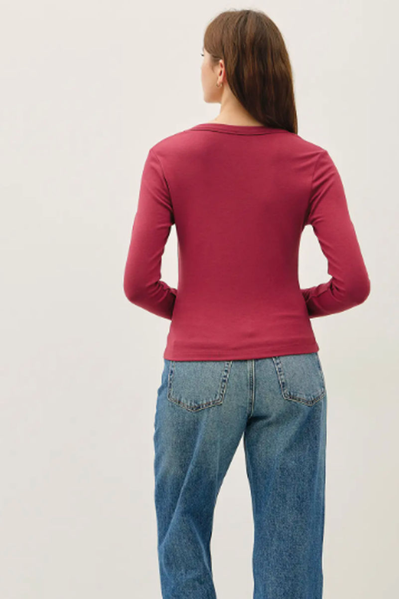 Be Cool - Basic Scoop Neck Long Sleeve Tee in Burgandy