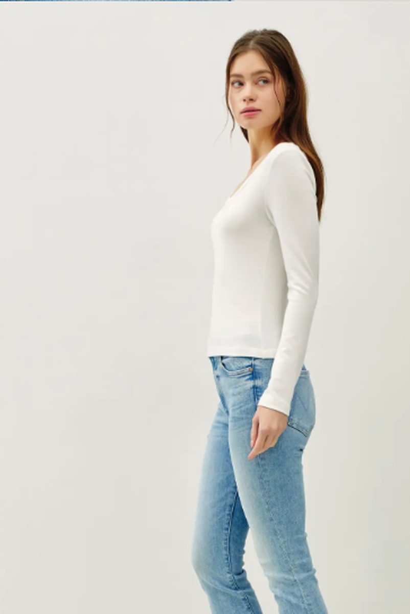 Be Cool - Basic Scoop Neck Long Sleeve Tee in Ivory