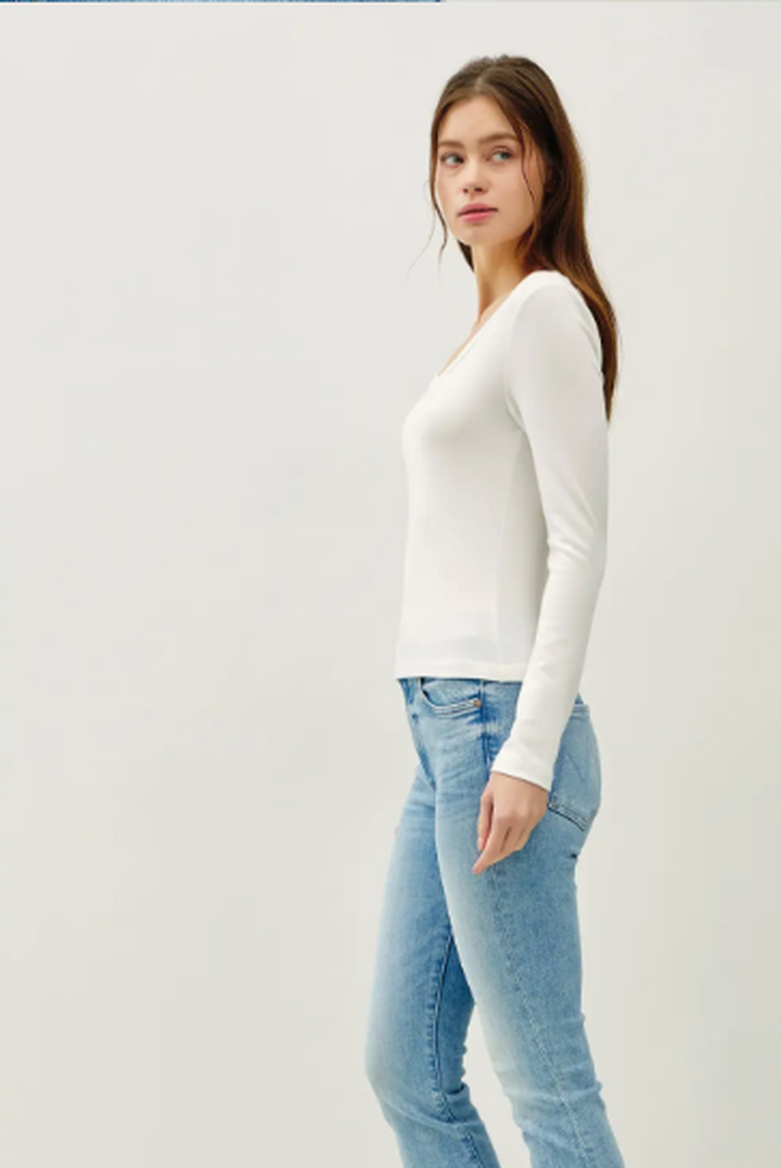 Be Cool - Basic Scoop Neck Long Sleeve Tee in Ivory