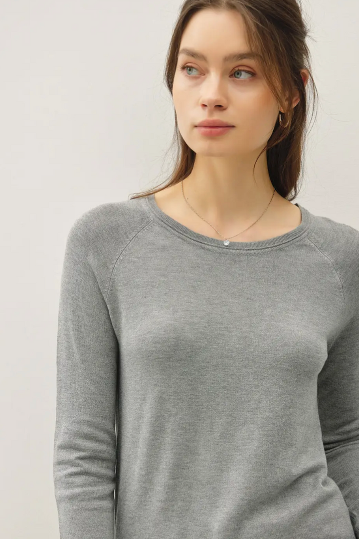 Be Cool - Lightweight Round Neck Raglan Sweater in Charcoal Heather