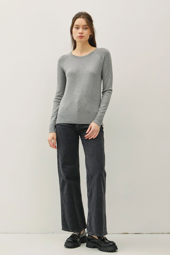 Be Cool - Lightweight Round Neck Raglan Sweater in Charcoal Heather