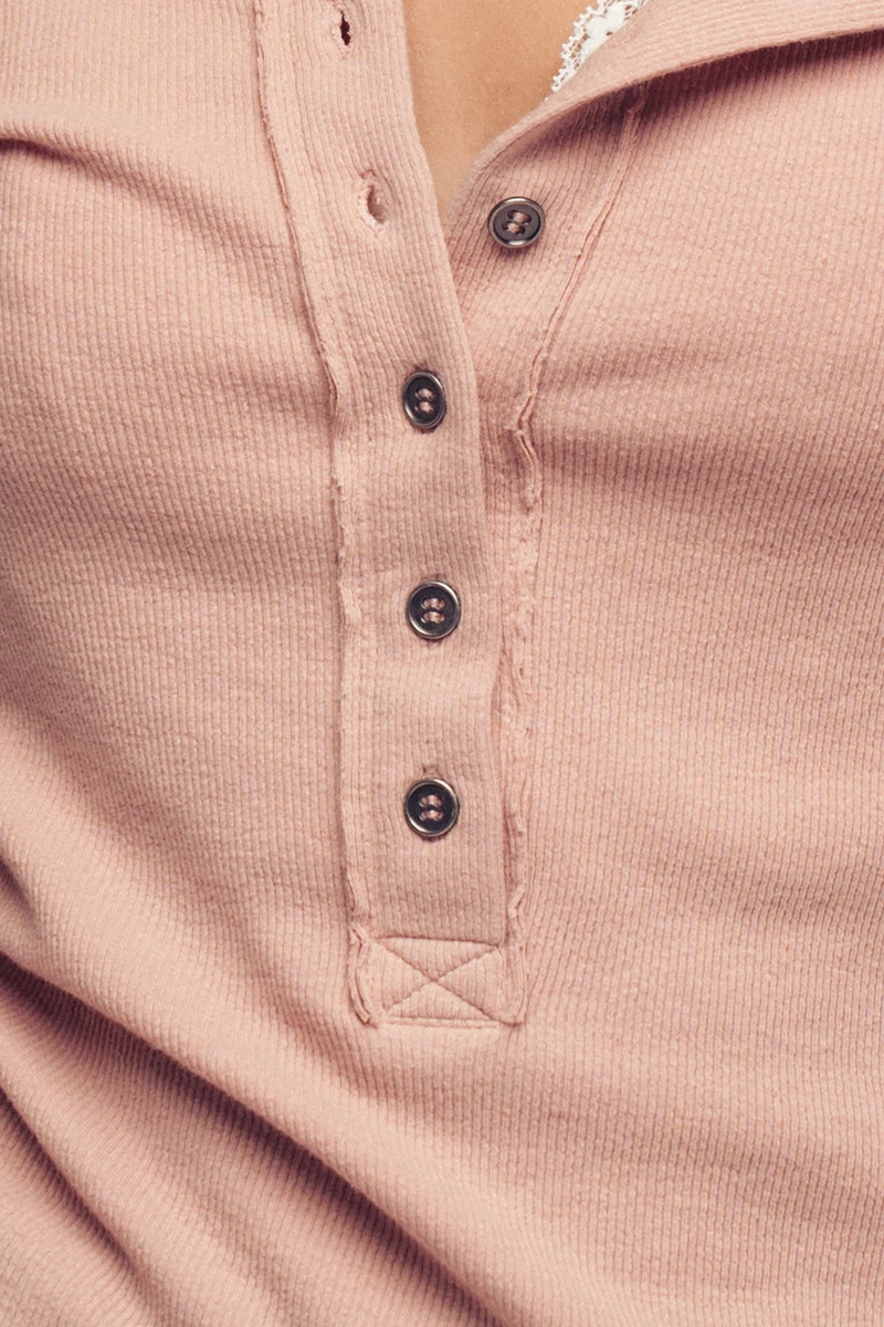 Urban Daizy - Ribbed Henley Long Sleeve Top in Pink Clay