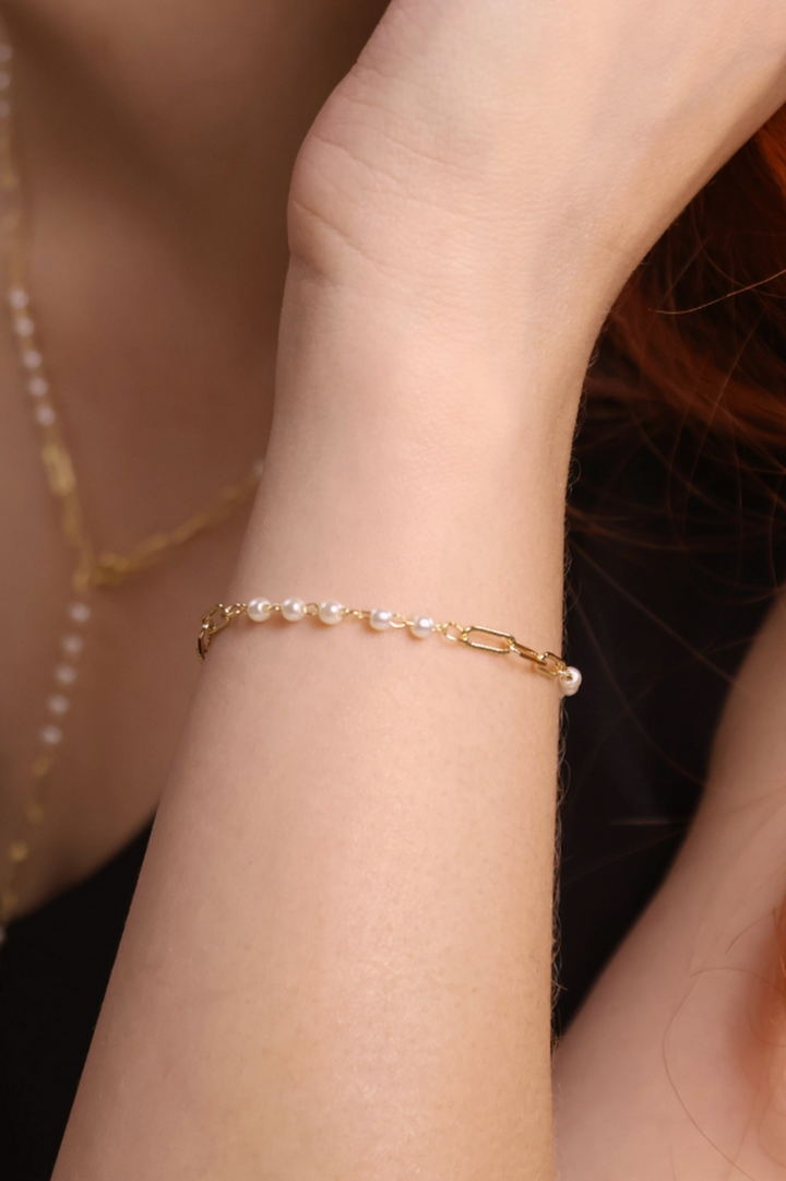 GoldFi - 18k Gold Filled Diamond Cut Paperclip and Pearls Bracelet