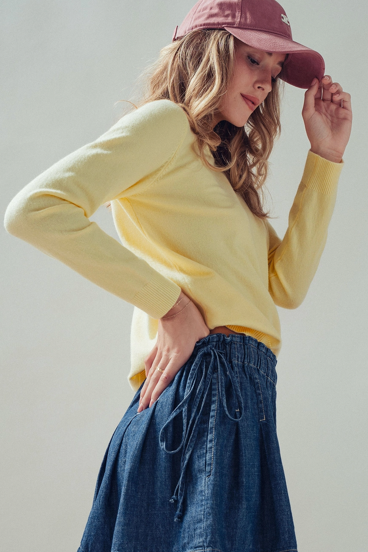 Urban Daizy - Soft Blend Crewneck Knit Pullover in Yellow