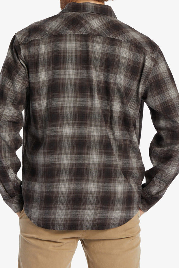 Billabong - Coastline Flannel Long Sleeve Shirt in Raven