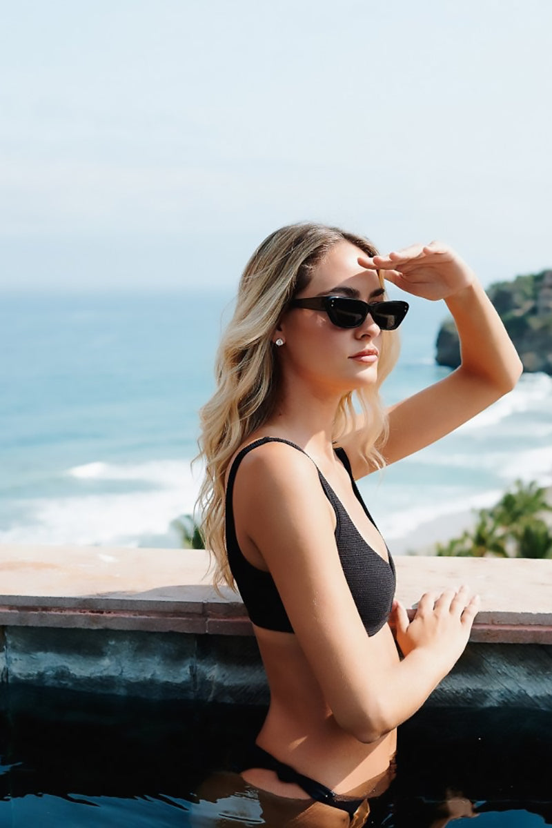 I-SEA - Astrid with Black Frame and Smoke Polarized Lenses