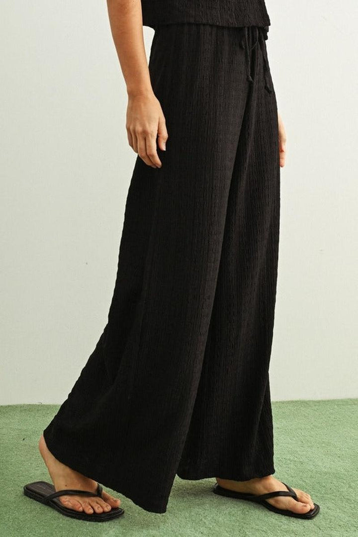 MIOU MUSE - Crinkled Fabric Elastic Band Waist Pants in Black