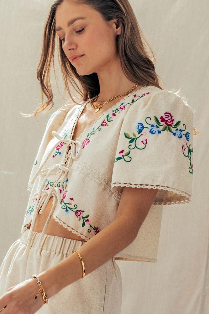 Urban Daizy - Embroidered Tie-Front Boho Crop Top in Natural