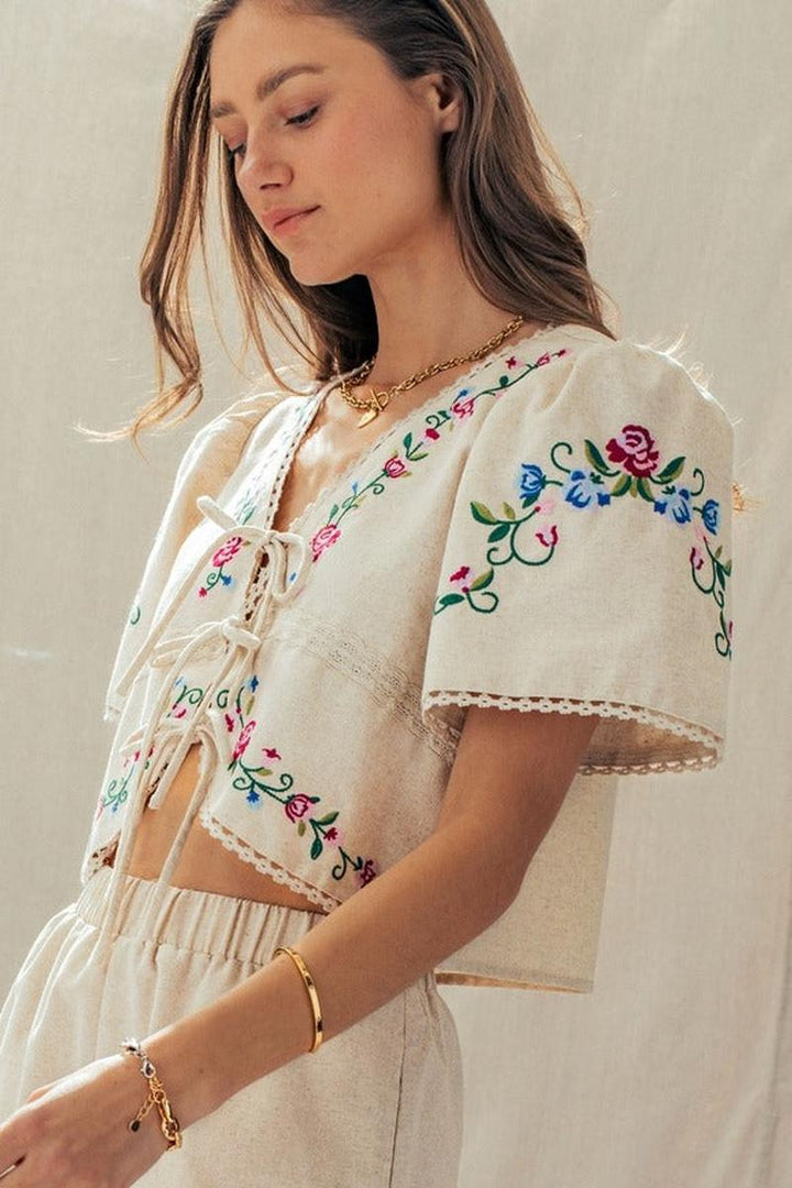 Urban Daizy - Embroidered Tie-Front Boho Crop Top in Natural