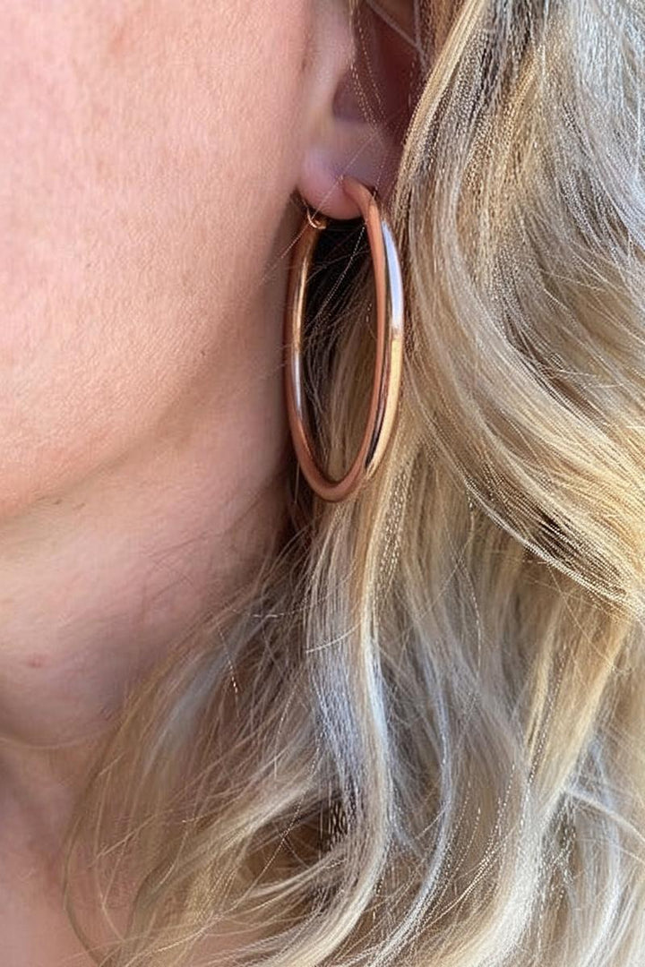 GoldFi - Hollow Continuous Hoop Earrings in Gold - 40mm