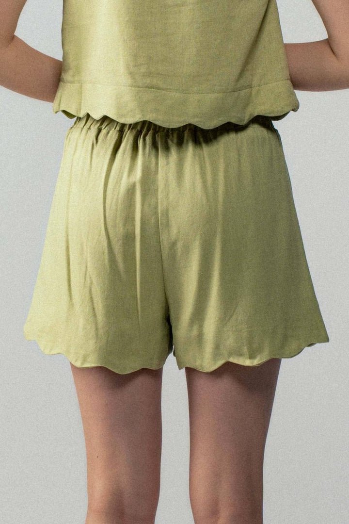 Urban Daizy - Scallop Edge Linen Blend Pull-On Summer Shorts in Lite Kiwi
